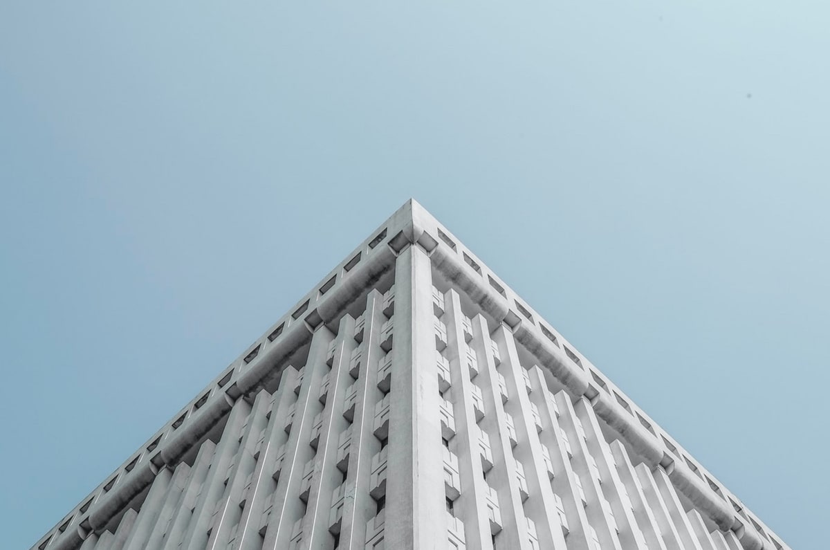 菠萝TV的阅读小动作：盯比较对象是否一致，做把省略补成明说，就够了